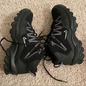 Nike ACG Boot Kids size 6 (boys)